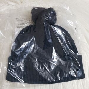 NWT $58 Lululemon Women’s Cable Knit Pom Beanie - BLACK - One Size